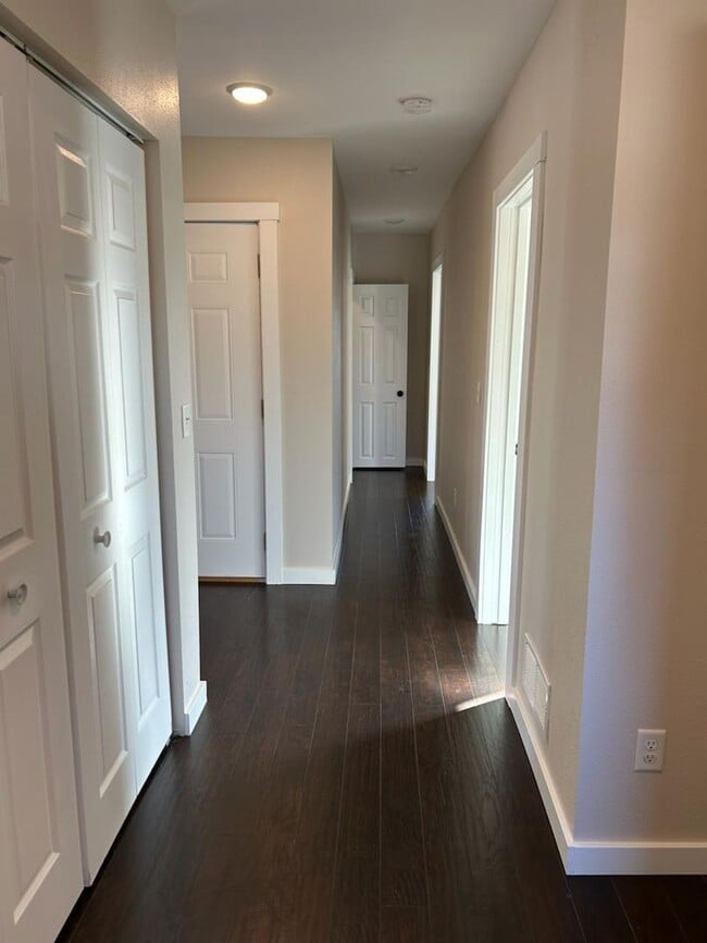 Photo - 1638 B Ave NE Apartamento Unidad Upper