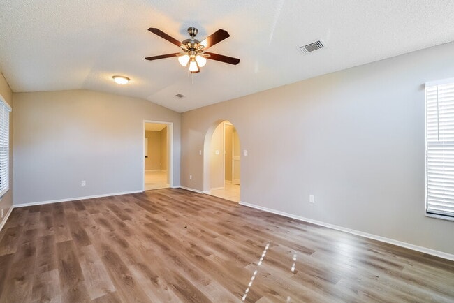 Photo - 586 S Sundance Dr