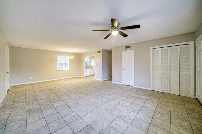 Photo - 693 Aldrich St NE