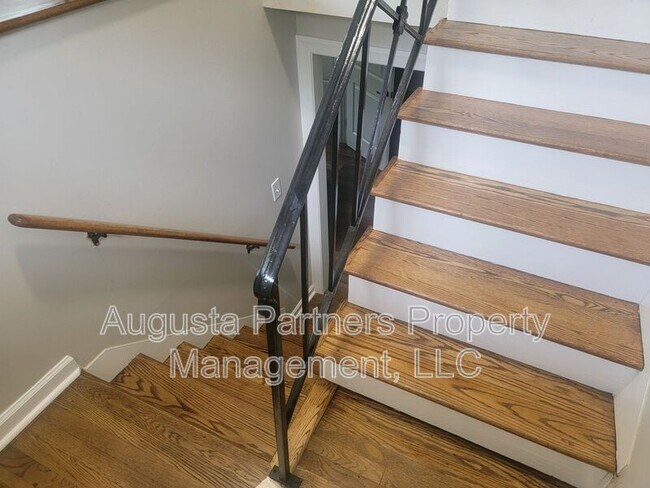 Photo - 322 N Hicks St