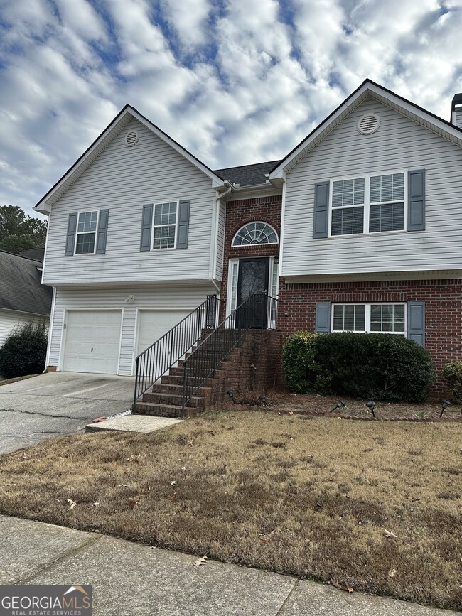 Photo - 1943 Oakbluff Way SW