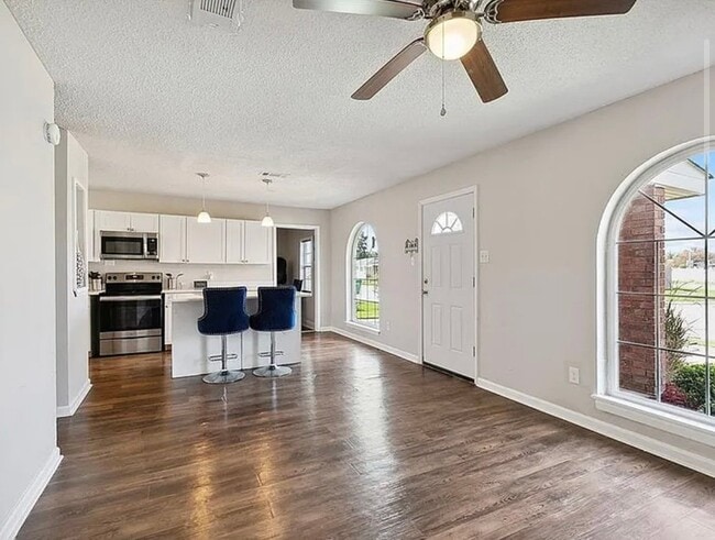 Photo - 1105 Warren Dr