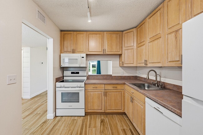 Building Photo - 2805 Casita Way Unit 112