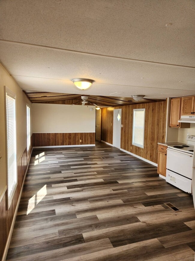 Photo - 1018 Aaron Ln