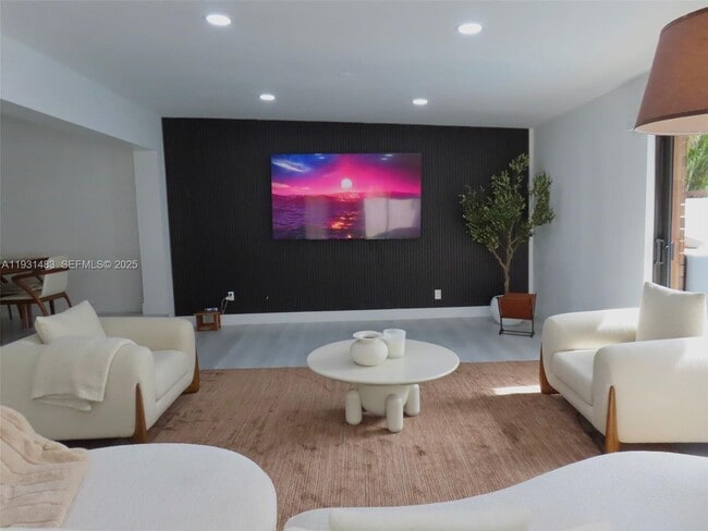 Photo - 260 187th St