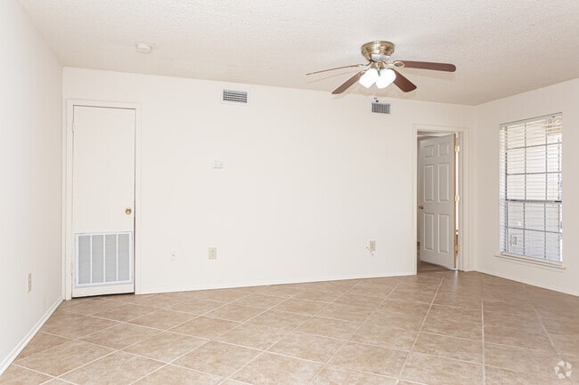 2 HAB, 2 BA - 987 ft² - Essex View Apartments