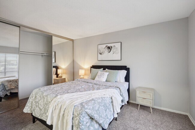 Hollyhills Apartments