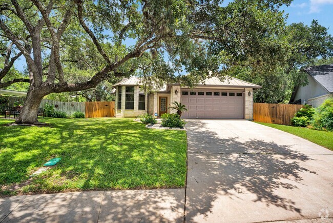 Building Photo - Charming Home in Castle Hills Forest