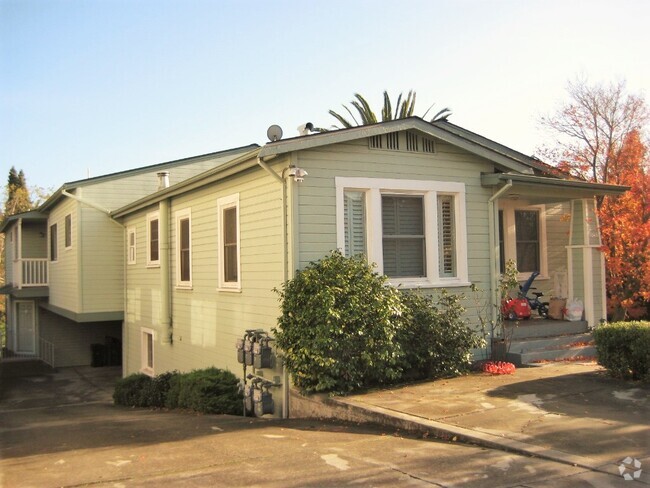 Building Photo - 3846 Buell St Unit A Rental