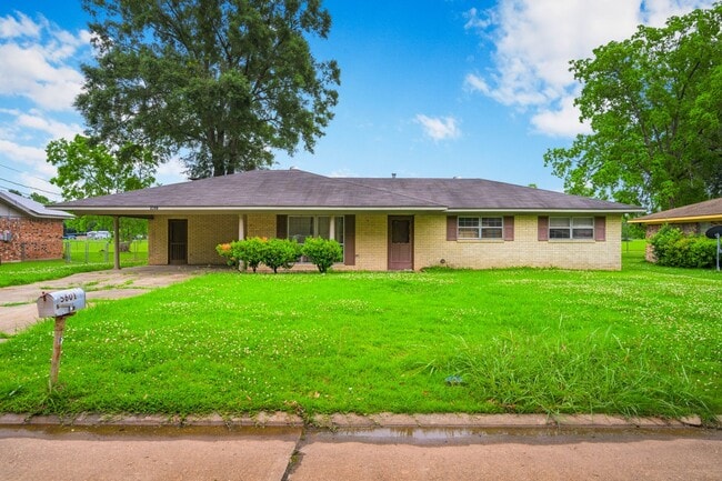 Building Photo - 5601 Jeff Davis Dr
