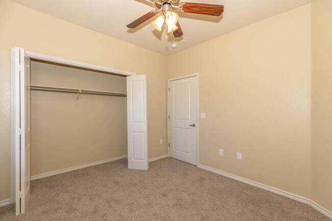 Photo - 1617 Northwest Blvd Unit 112