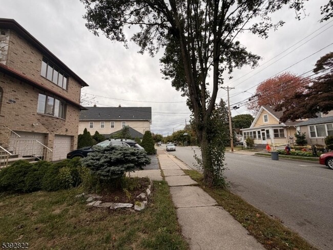 Photo - 29 La Salle Ave Unit 2