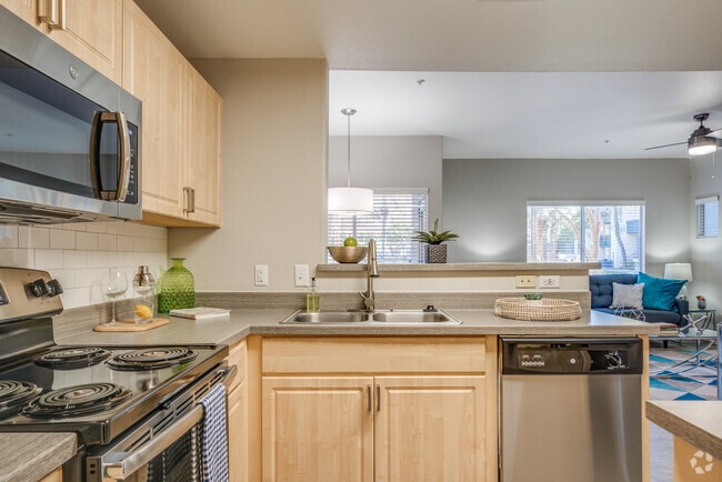 1BR, 1BA - 1,004SF