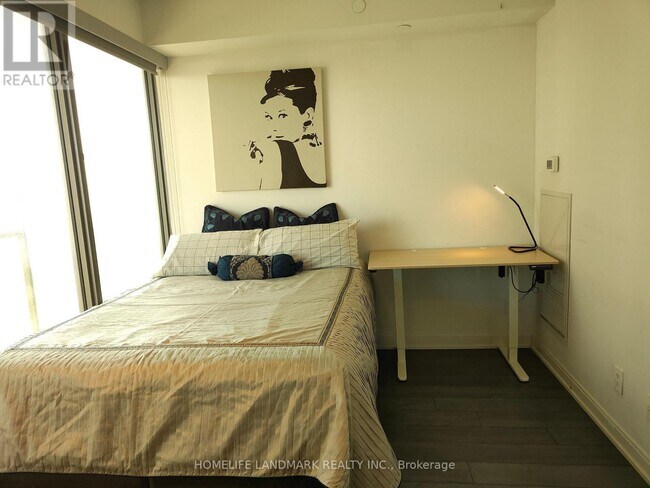 Photo - 50 Charles St E Unité 3402