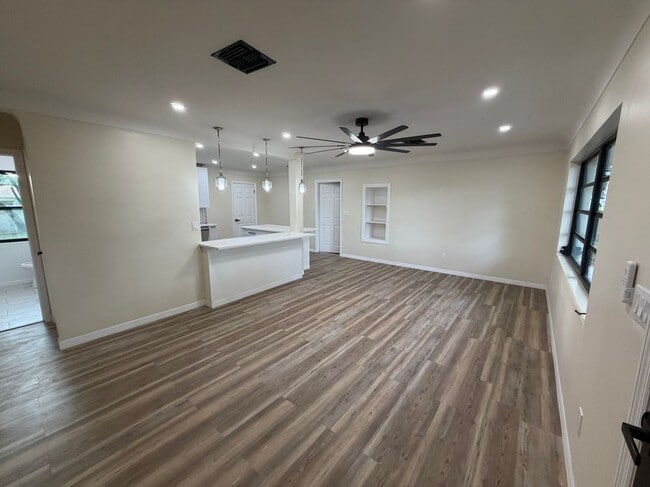 1418 Dexter Dr