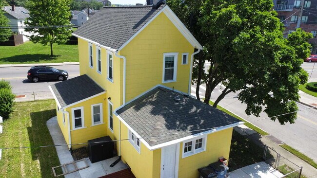 Photo - Student Housing Near the University of Dayton – Rent is $750 per bedroom (3 students), total leas...