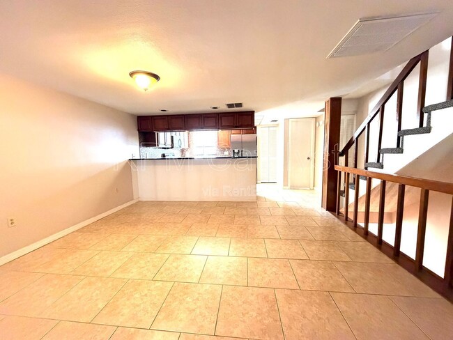 Building Photo - 255 Capri Cir N Unit Apt 7