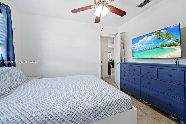 Photo - 5120 SW 26th Ave Unidad 1-2