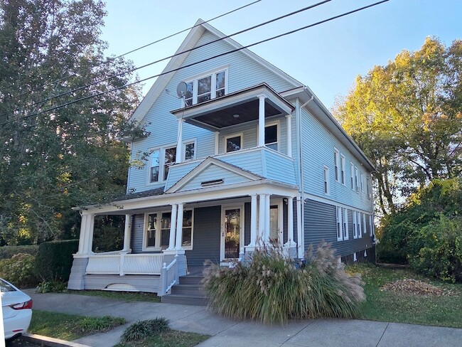 Building Photo - 302 Lexington Ave