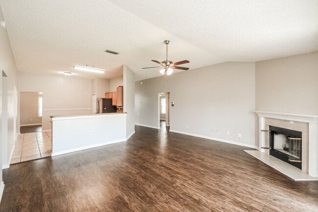 Photo - 405 Cottage Cove Ct