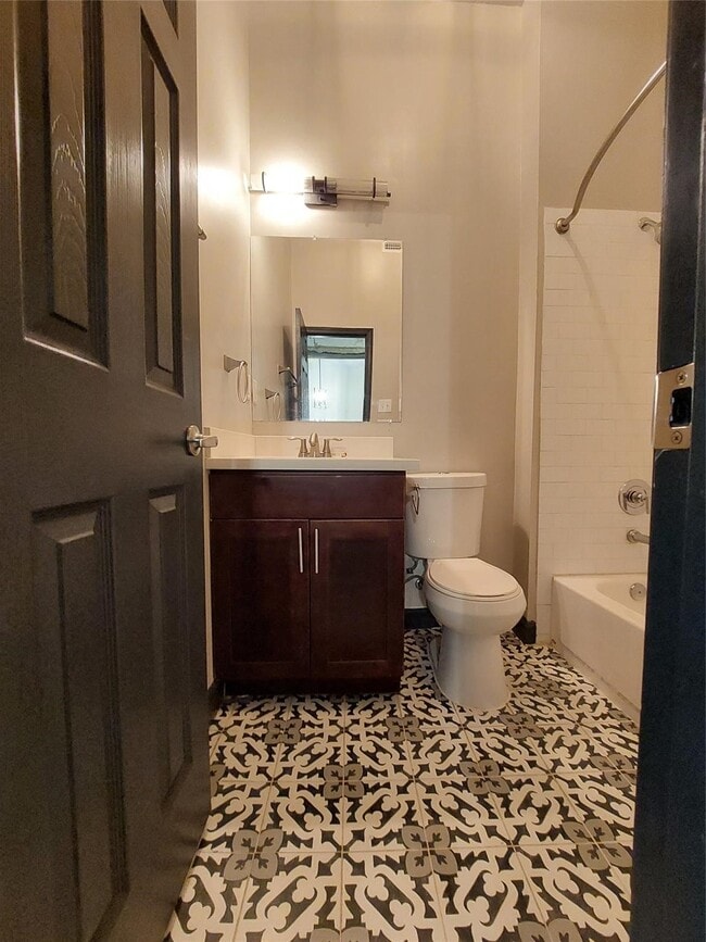 Photo - 6819 Avenue C