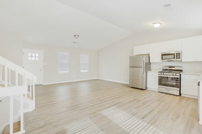 Photo - 837 Forest Path Unidad 2007