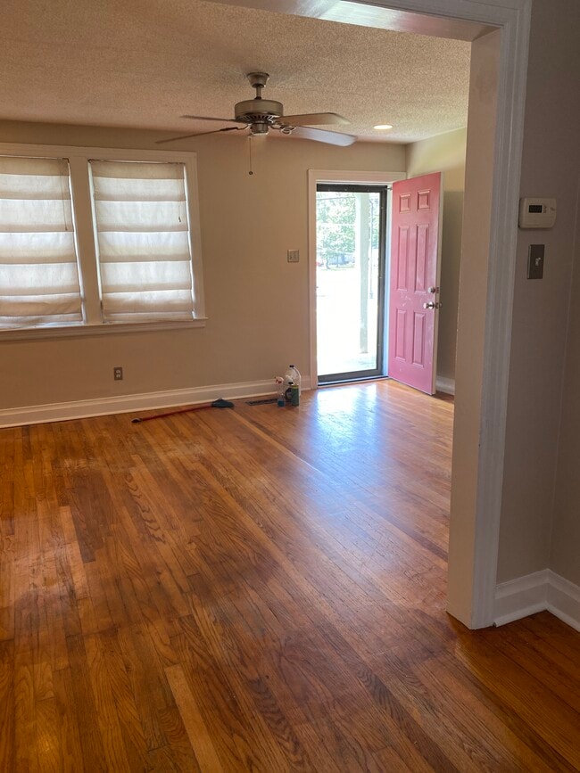 Photo - 704 Country Club Rd