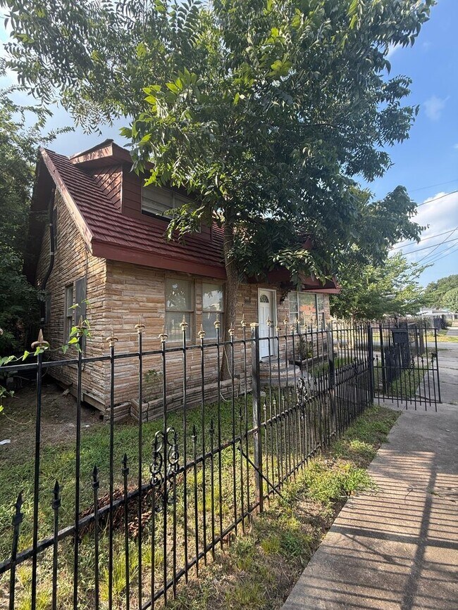 3012 Live Oak St