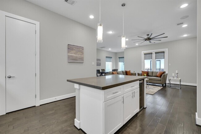 Photo - 2623 Hutchins St