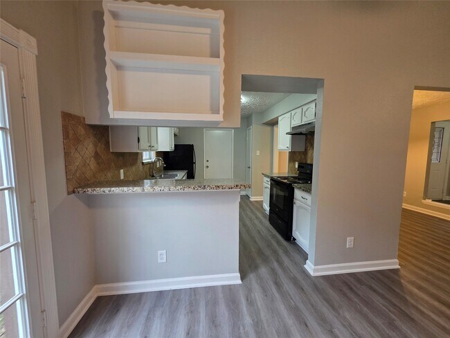 Photo - 507 Leicester Ln
