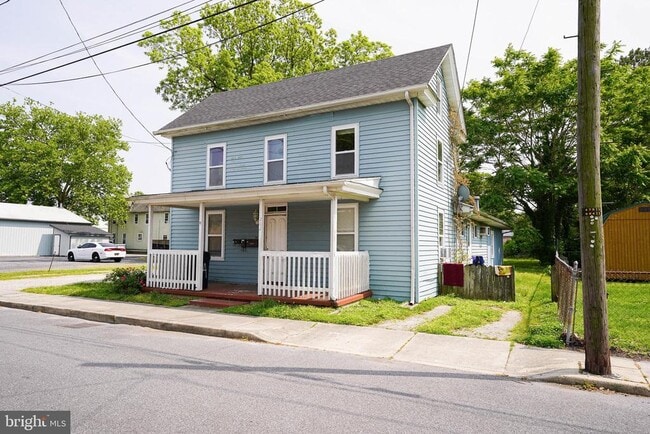 Building Photo - 202 E Grove St Unit A