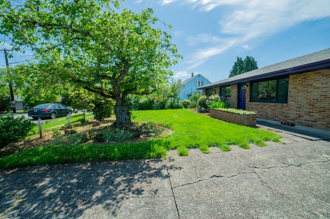 Photo - Large One Level Oregon City Home