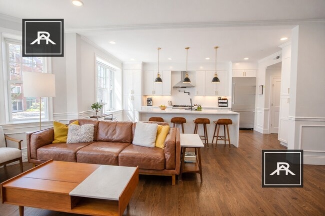 Building Photo - 128 Longwood Ave