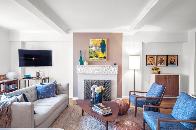 Photo - 299 W 12th St