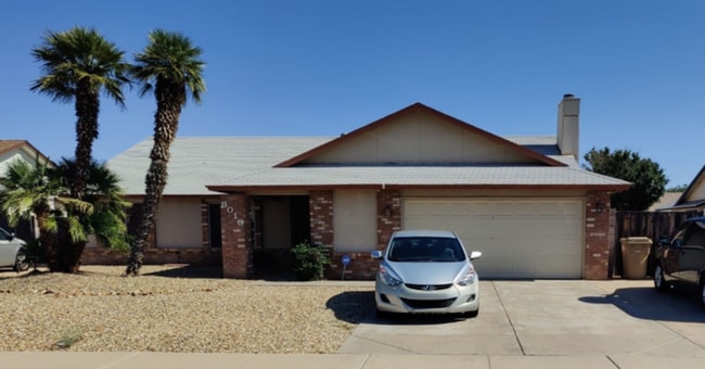 Building Photo - COMING SOON! Adorable 4 Bed 2 Bath Home in...