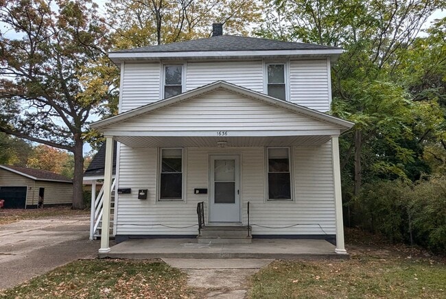 Building Photo - 1636 Manz St Unit 2