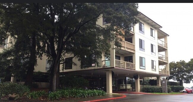 Photo - 4 Captain Dr Unidad 316