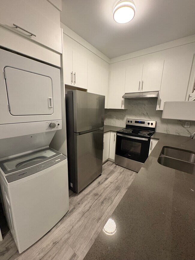 Photo - 8016 Annis Rd