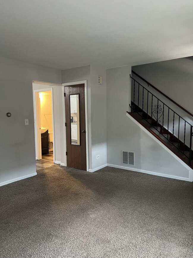 Photo - 389 N Wood Dale Rd