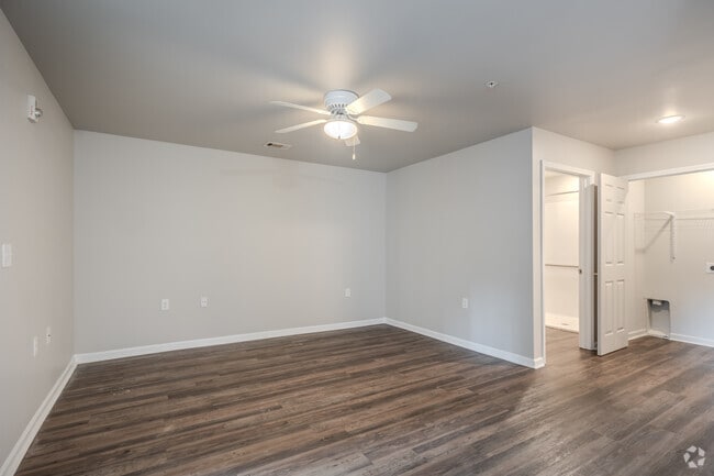 3BR, 2BA - 1145SF - Living Room