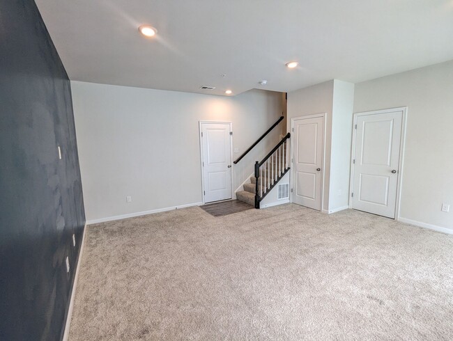 Photo - 5143 Constitution St