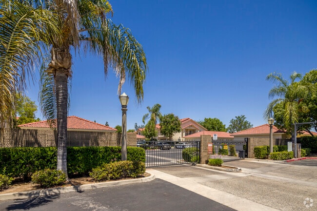 Building Photo - 1542 E Alluvial Ave Unit 128 Rental