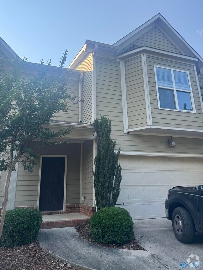Building Photo - 208 Treetop Dr SE Rental