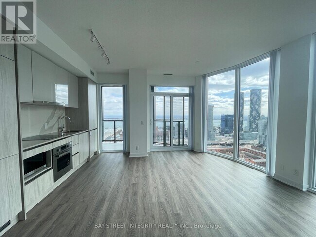 Photo - 180 Front St E Unit 4210