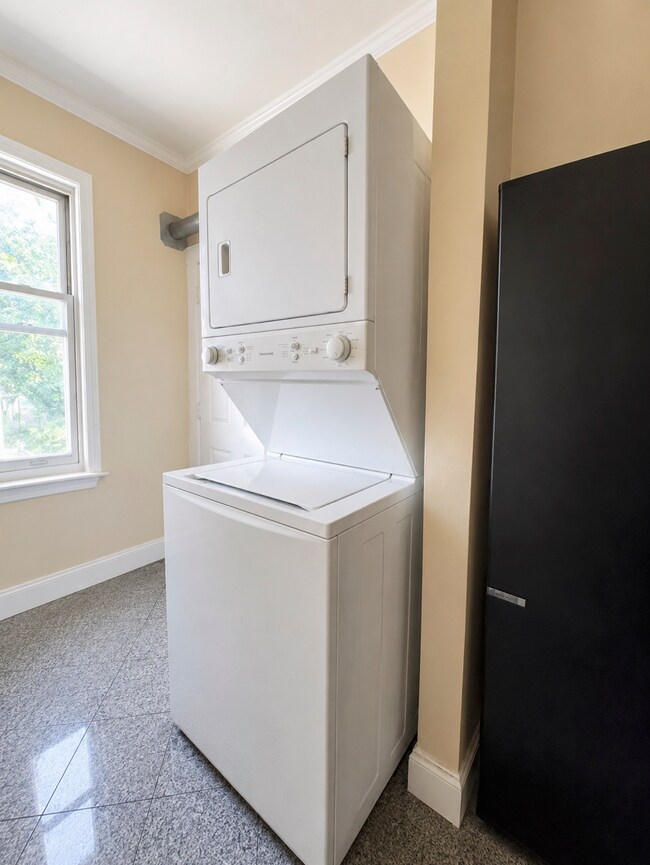 Photo - 47 Dalrymple St Unit 3