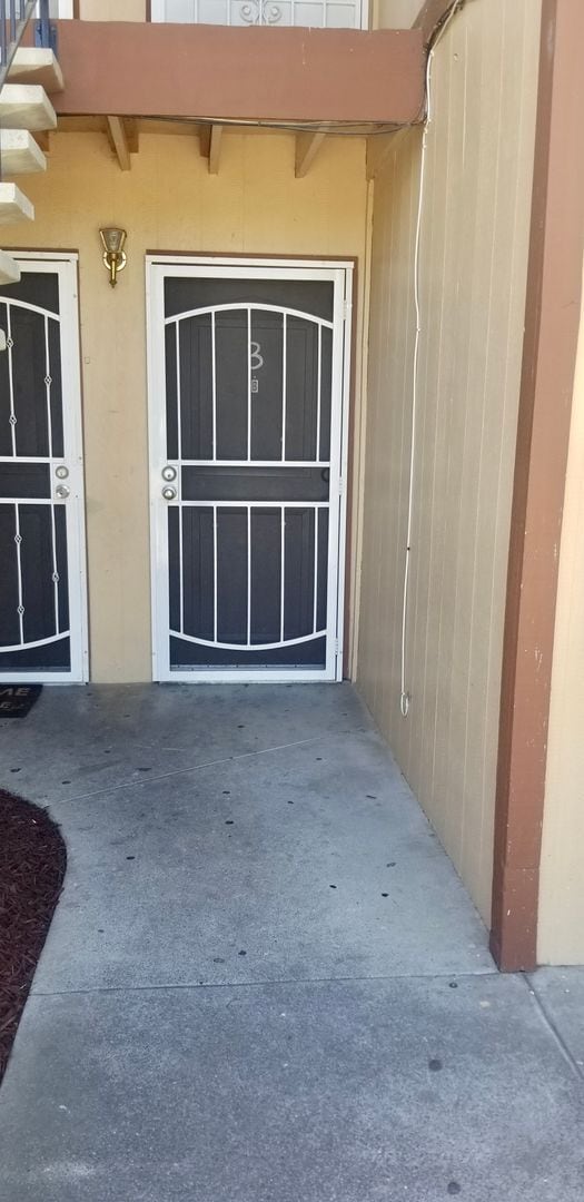 Building Photo - 2 Bedroom, 1 Bath Apartment Unit 1141-B