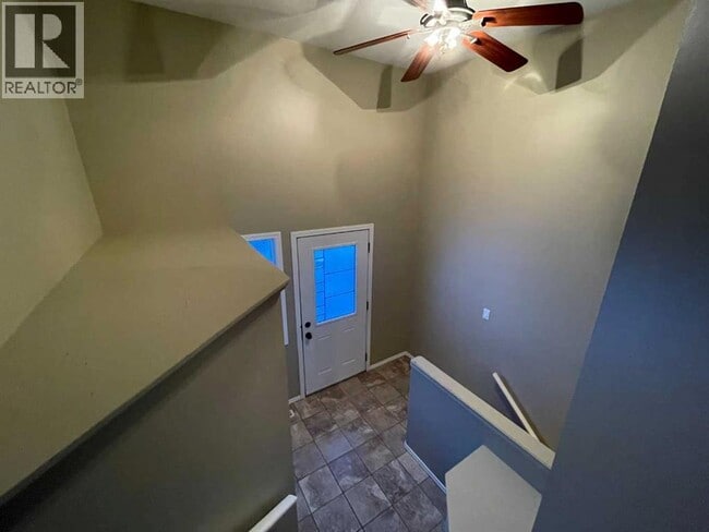 Photo - 4818-4818 18 St