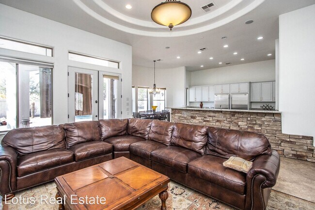 Photo - 5 br, 3.5 bath House - 4010 E Aquarius Pl.