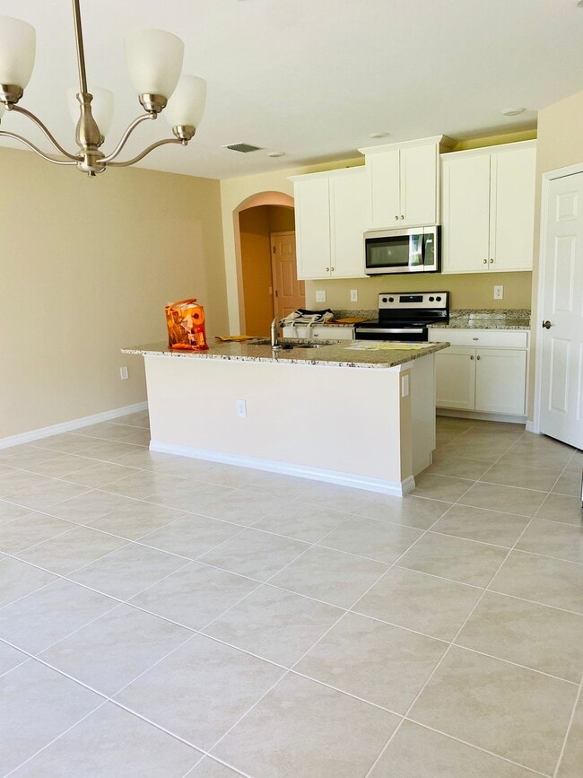 Photo - 3076 Royal Gardens Ave