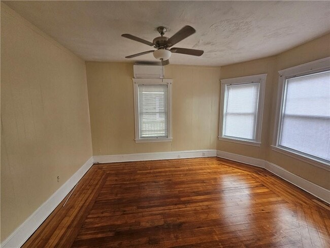Photo - 71-71 Fales St